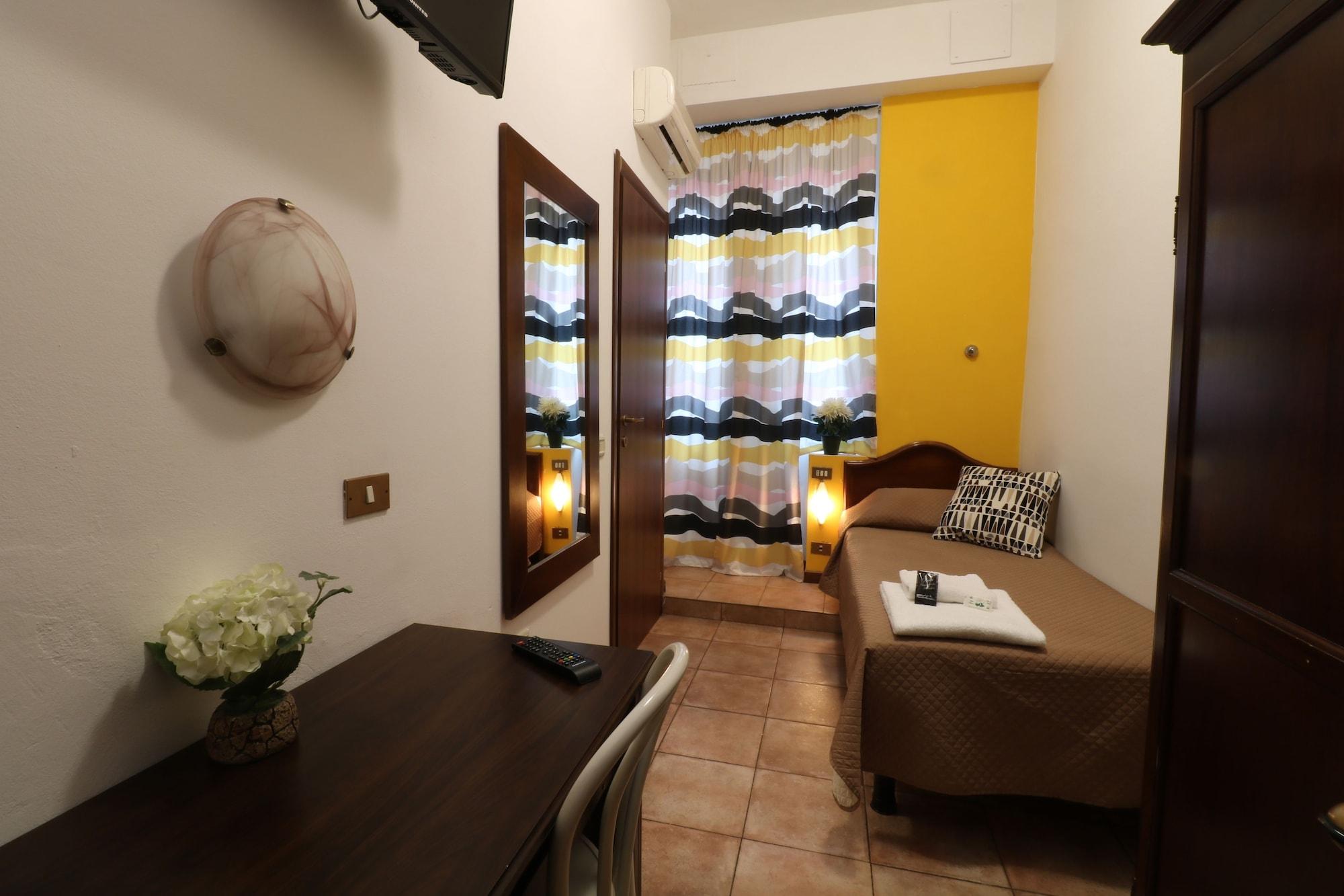 Carlo Goldoni Hotel Милан Экстерьер фото