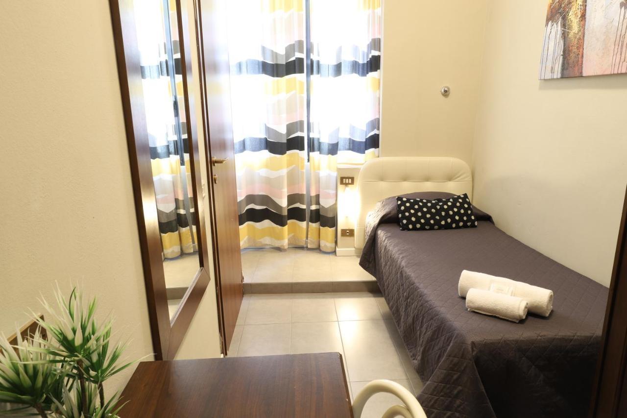 Carlo Goldoni Hotel Милан Экстерьер фото