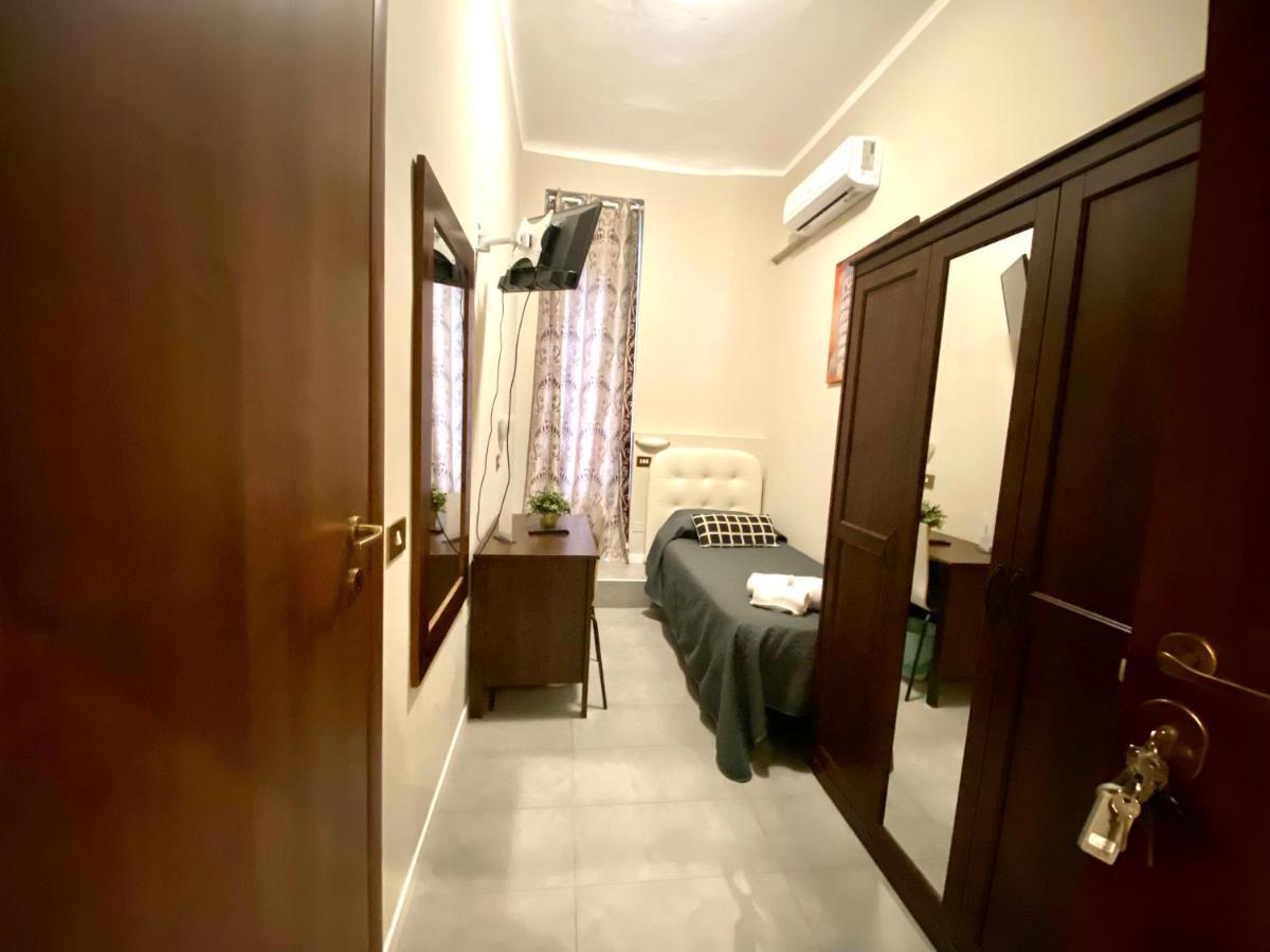 Carlo Goldoni Hotel Милан Экстерьер фото