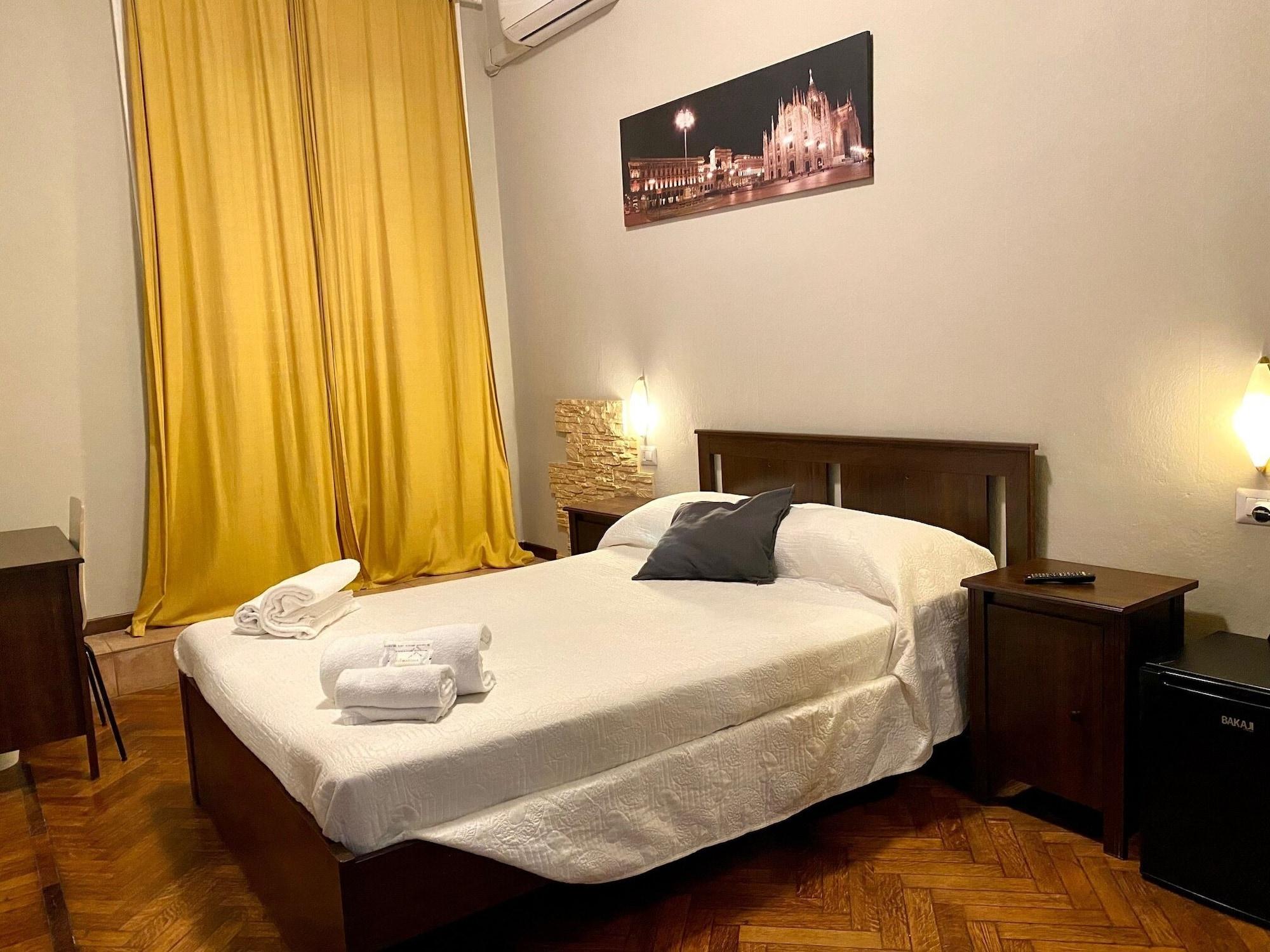 Carlo Goldoni Hotel Милан Экстерьер фото