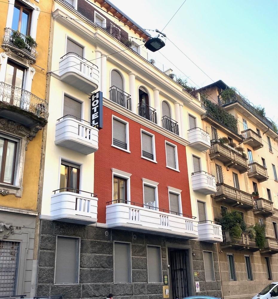 Carlo Goldoni Hotel Милан Экстерьер фото