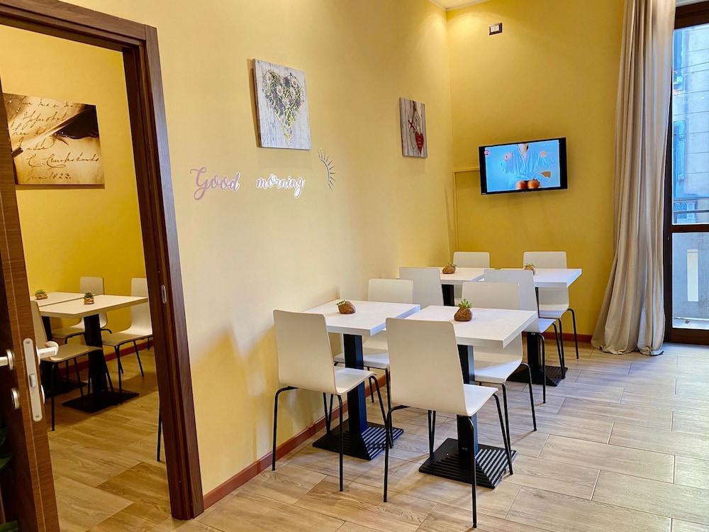Carlo Goldoni Hotel Милан Экстерьер фото